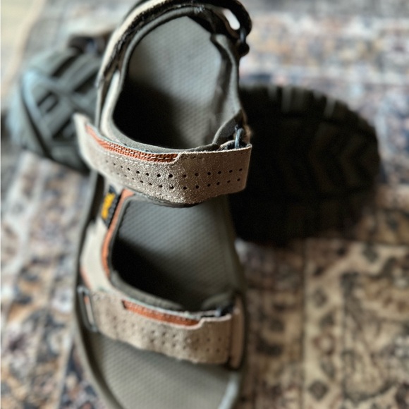 Teva Hiking sandals 10 in great condition - Picture 3 of 4